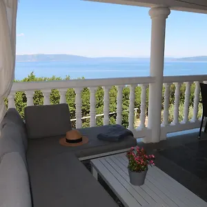 https://villa-ulika-105s.in-istria.net